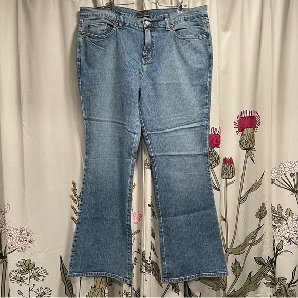 New York & Company Denim Blue Jeans Average Bootcut Size 18 - Picture 2 of 12